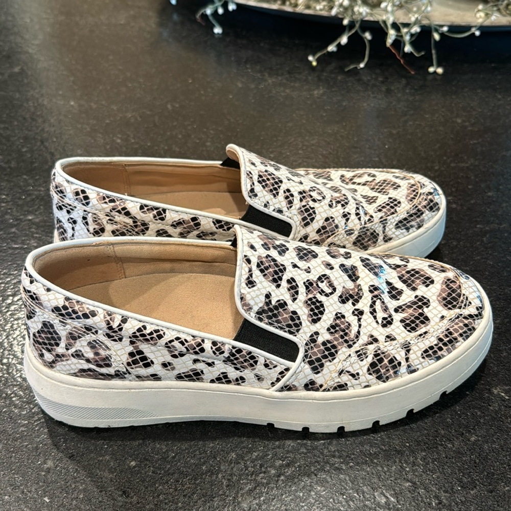 Cheetah Vionic Women’s Size 7 Shoe